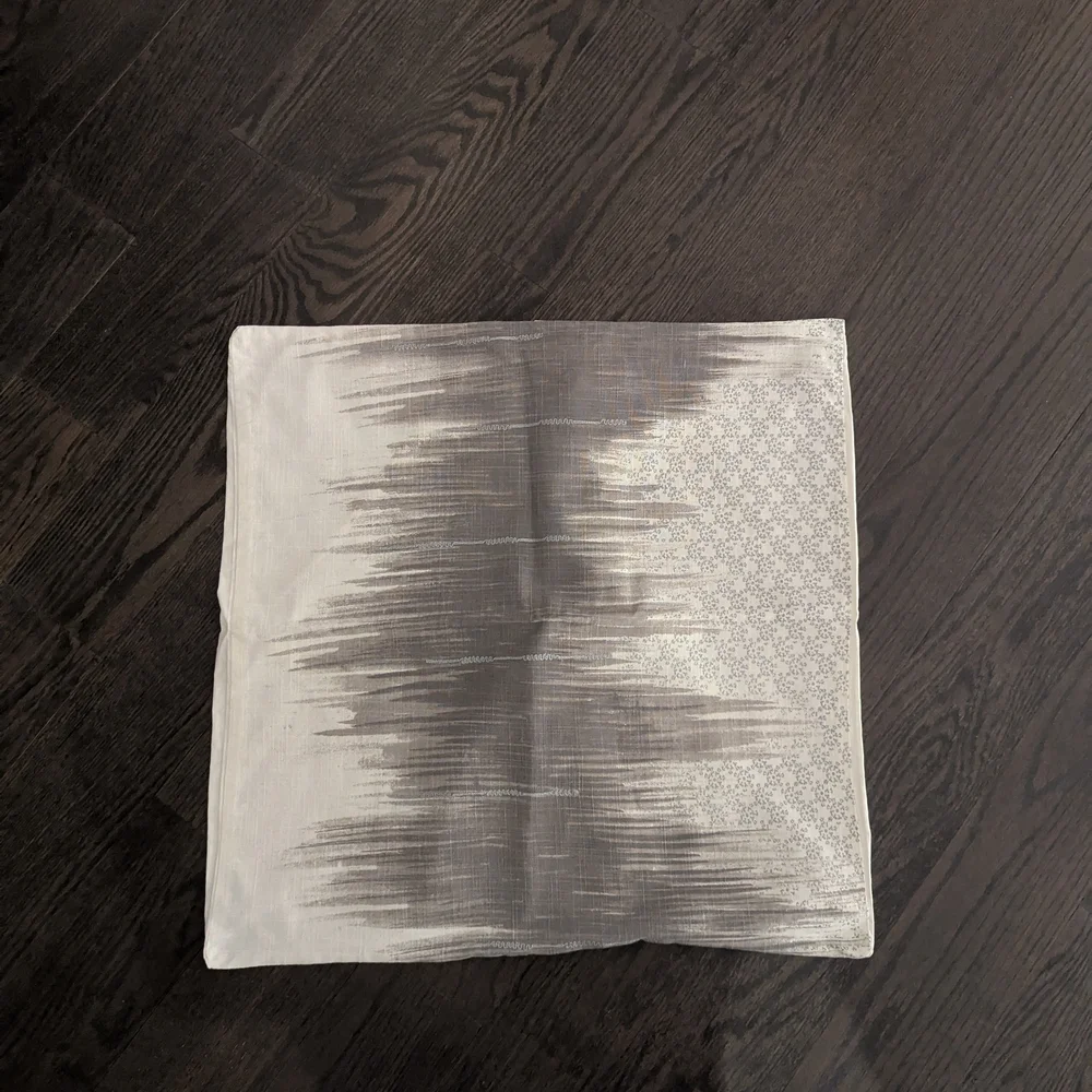 EUC West Elm Cream Beige Abstract Streak Pattern Square Sham Set of 2